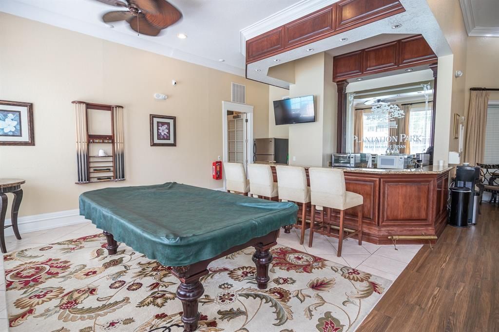 Activo con contrato: $223,900 (2 camas, 2 baños, 886 Pies cuadrados)