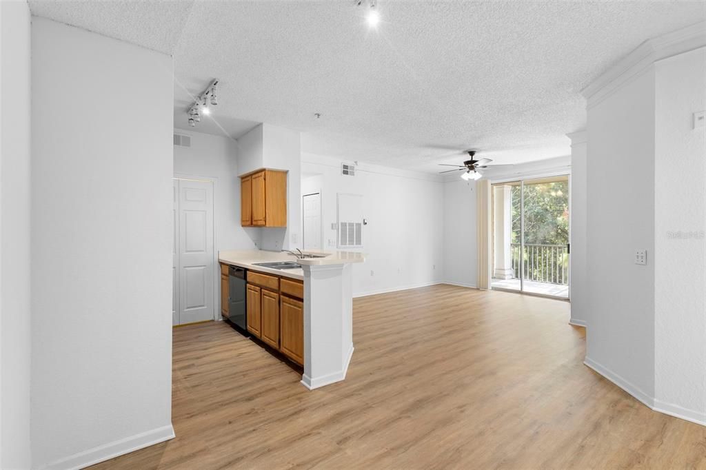 Activo con contrato: $223,900 (2 camas, 2 baños, 886 Pies cuadrados)