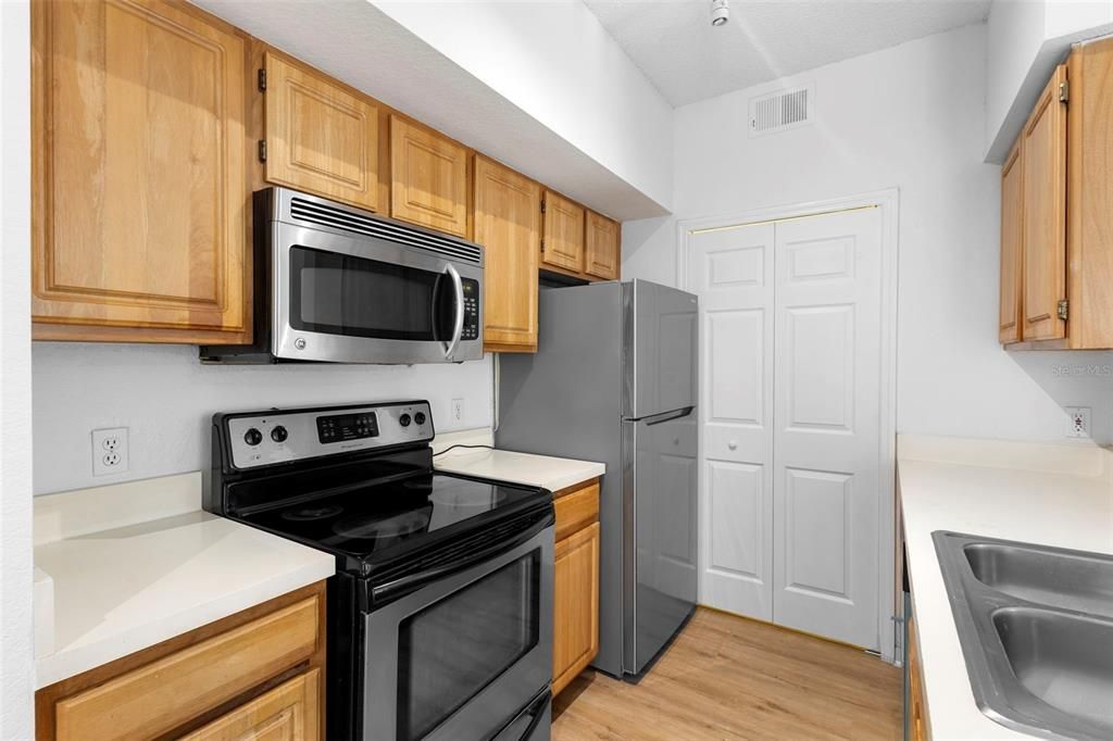 Activo con contrato: $223,900 (2 camas, 2 baños, 886 Pies cuadrados)