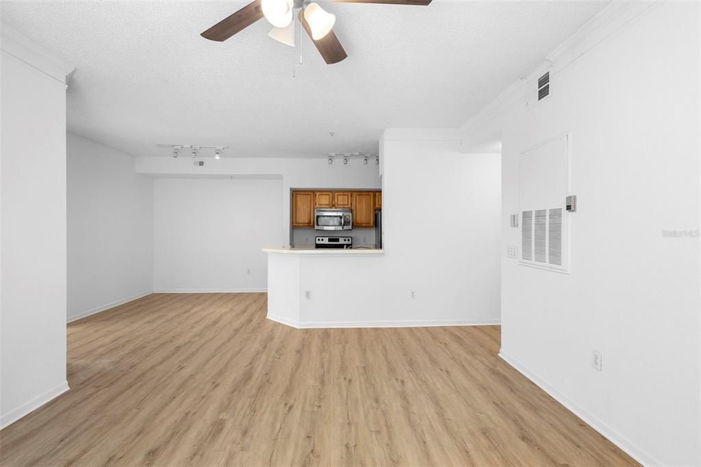 Activo con contrato: $223,900 (2 camas, 2 baños, 886 Pies cuadrados)