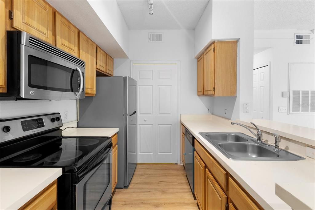 Activo con contrato: $223,900 (2 camas, 2 baños, 886 Pies cuadrados)