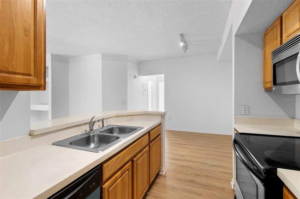 Activo con contrato: $223,900 (2 camas, 2 baños, 886 Pies cuadrados)