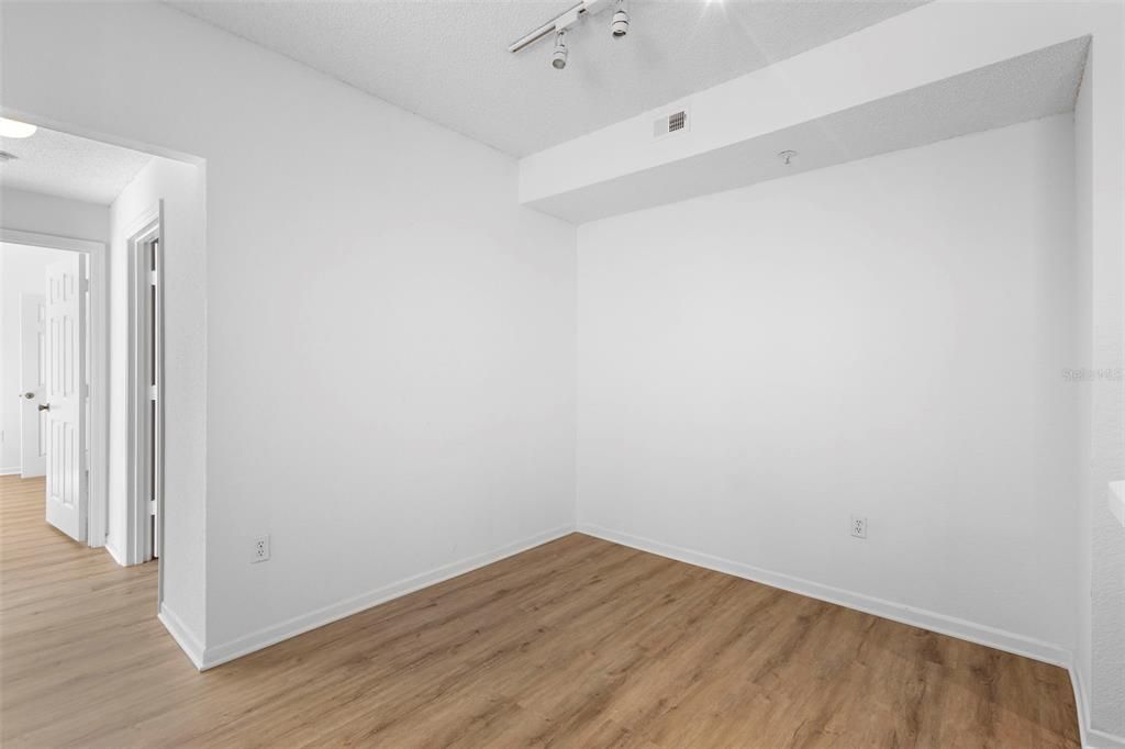 Activo con contrato: $223,900 (2 camas, 2 baños, 886 Pies cuadrados)