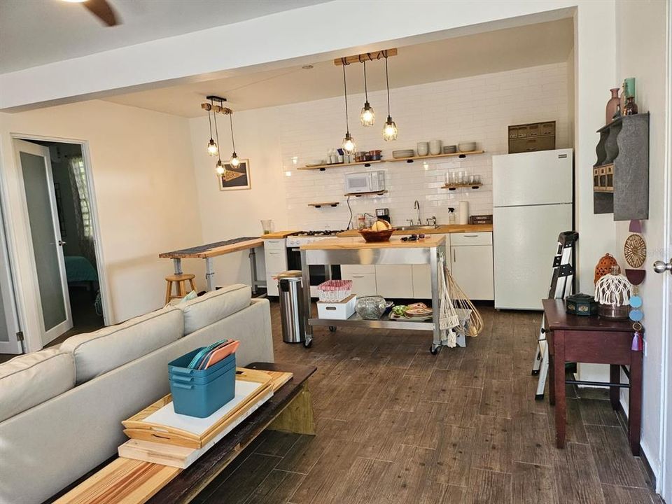 На продажу: $599,000 (2 спален, 1 ванн, 800 Квадратных фут)