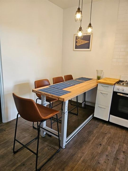 На продажу: $599,000 (2 спален, 1 ванн, 800 Квадратных фут)