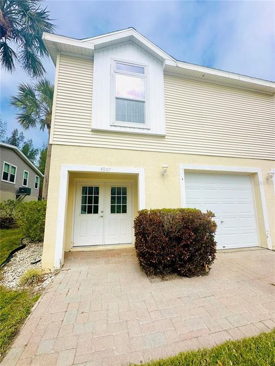 Recientemente alquilado: $2,400 (4 camas, 2 baños, 2220 Pies cuadrados)