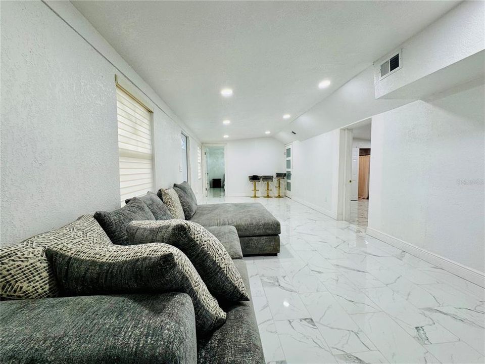 For Sale: $160,000 (3 beds, 2 baths, 1010 Square Feet)