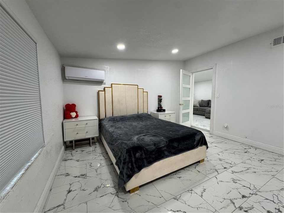 For Sale: $160,000 (3 beds, 2 baths, 1010 Square Feet)