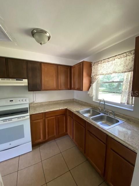 For Sale: $269,900 (3 beds, 1 baths, 950 Square Feet)