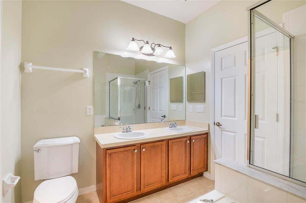 En Venta: $408,900 (4 camas, 2 baños, 2023 Pies cuadrados)