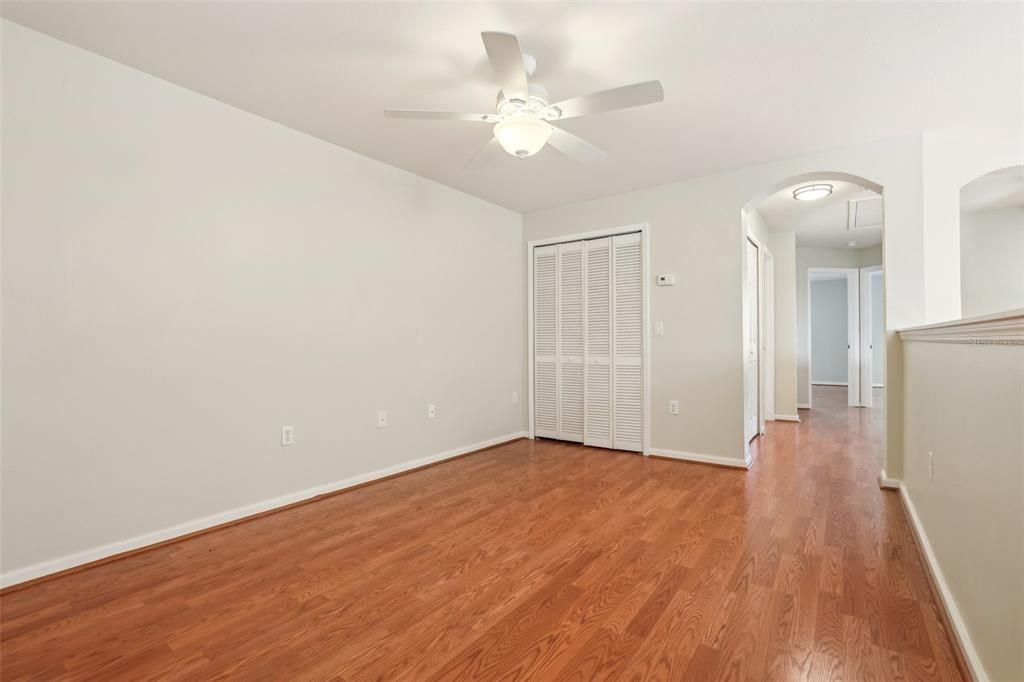 En Venta: $408,900 (4 camas, 2 baños, 2023 Pies cuadrados)