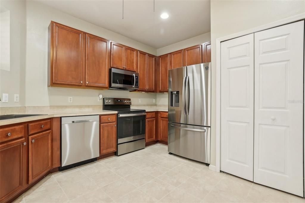 En Venta: $408,900 (4 camas, 2 baños, 2023 Pies cuadrados)