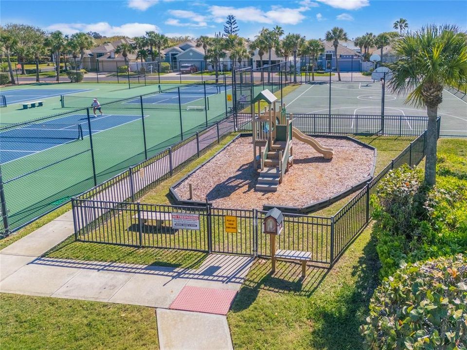 En Venta: $408,900 (4 camas, 2 baños, 2023 Pies cuadrados)