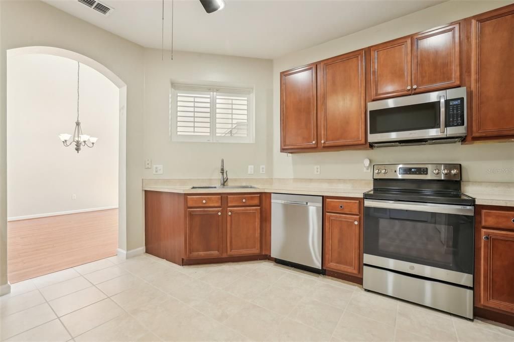 En Venta: $408,900 (4 camas, 2 baños, 2023 Pies cuadrados)