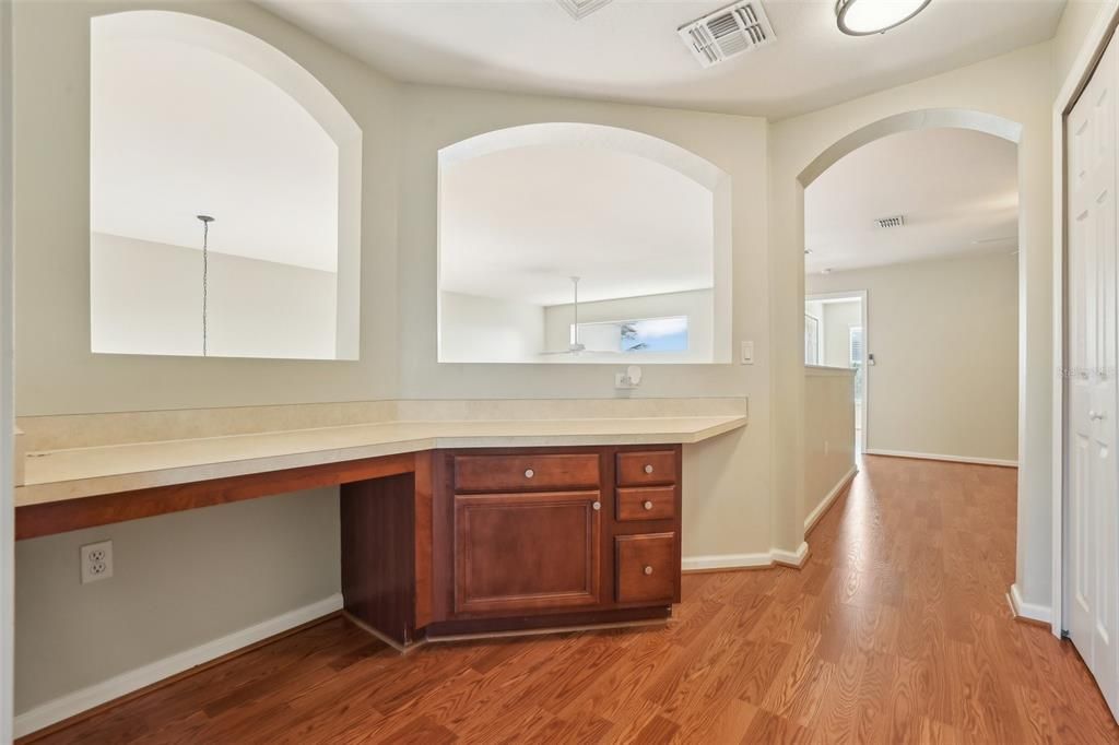 En Venta: $408,900 (4 camas, 2 baños, 2023 Pies cuadrados)