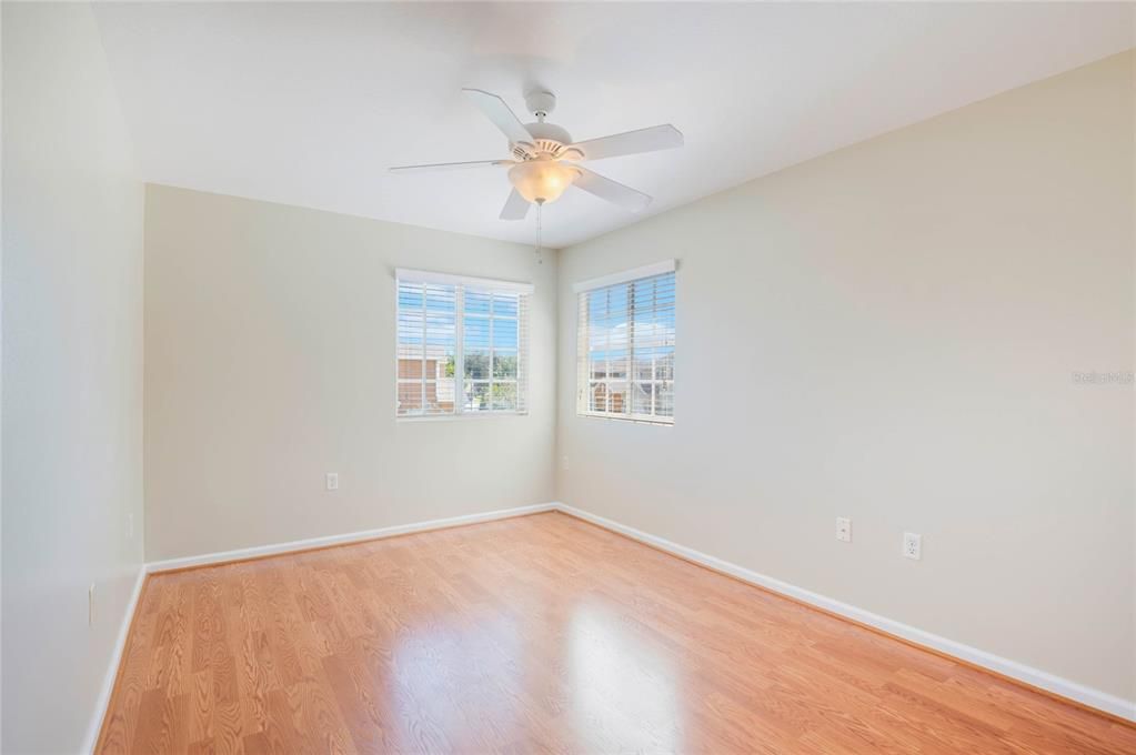 En Venta: $408,900 (4 camas, 2 baños, 2023 Pies cuadrados)