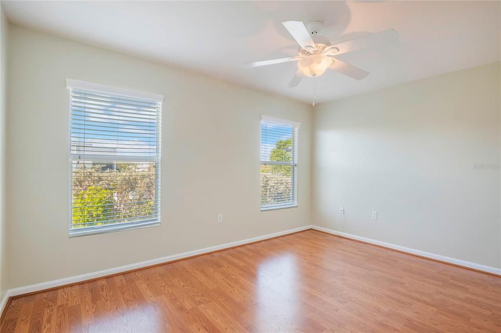 En Venta: $408,900 (4 camas, 2 baños, 2023 Pies cuadrados)