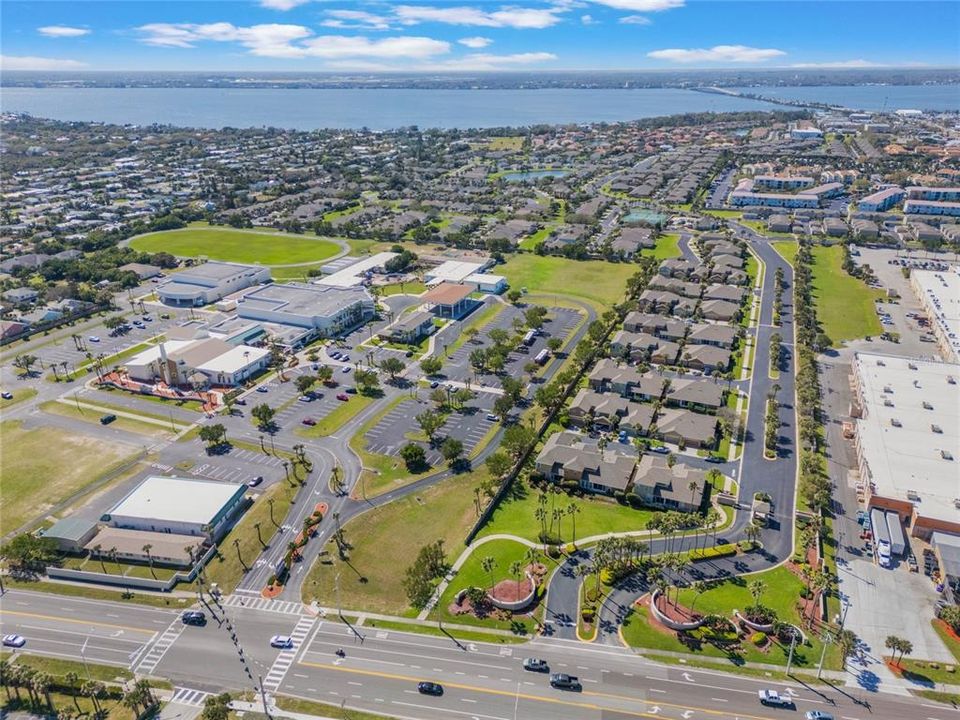 En Venta: $408,900 (4 camas, 2 baños, 2023 Pies cuadrados)