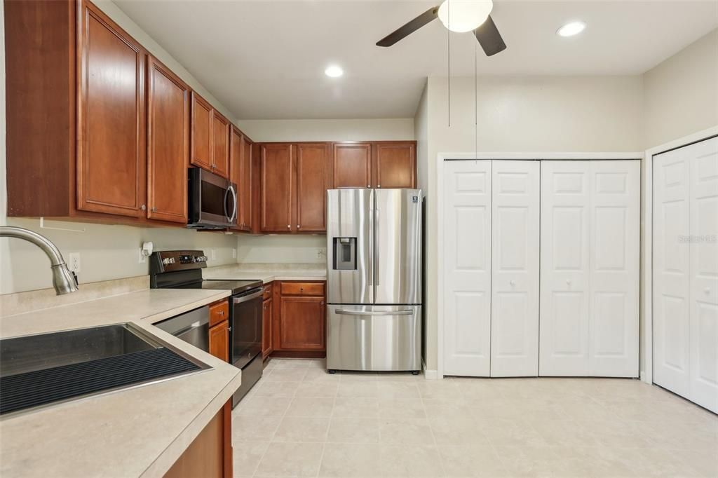 En Venta: $408,900 (4 camas, 2 baños, 2023 Pies cuadrados)