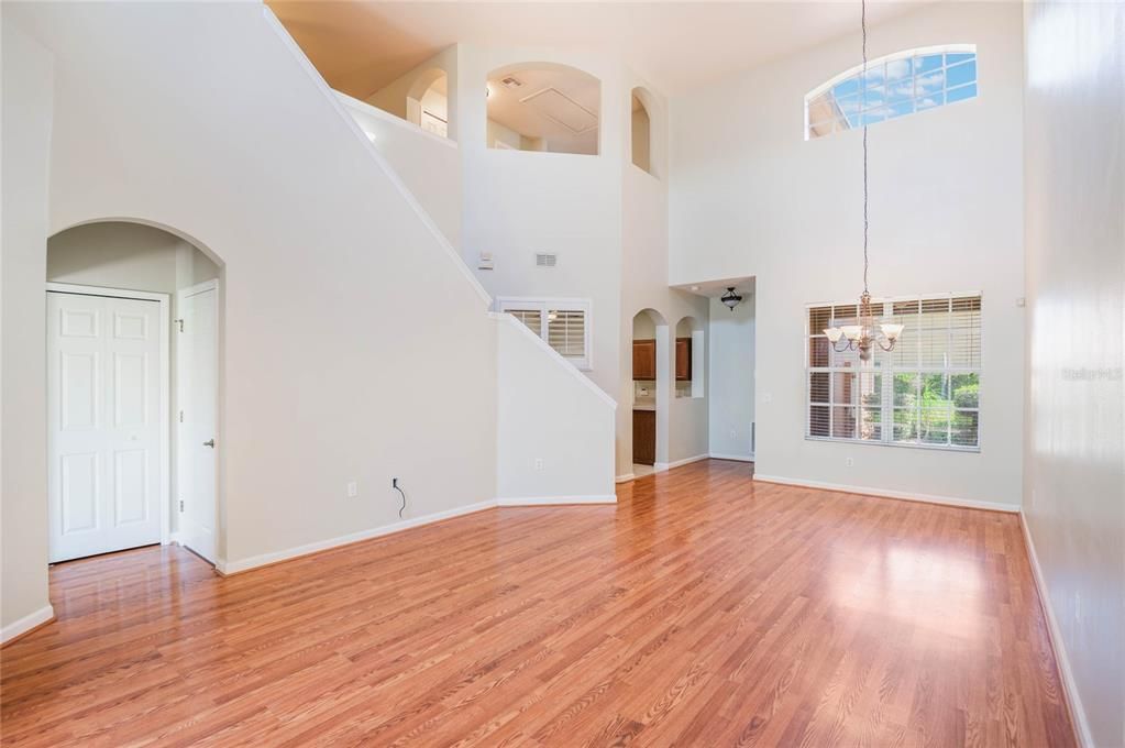 En Venta: $408,900 (4 camas, 2 baños, 2023 Pies cuadrados)