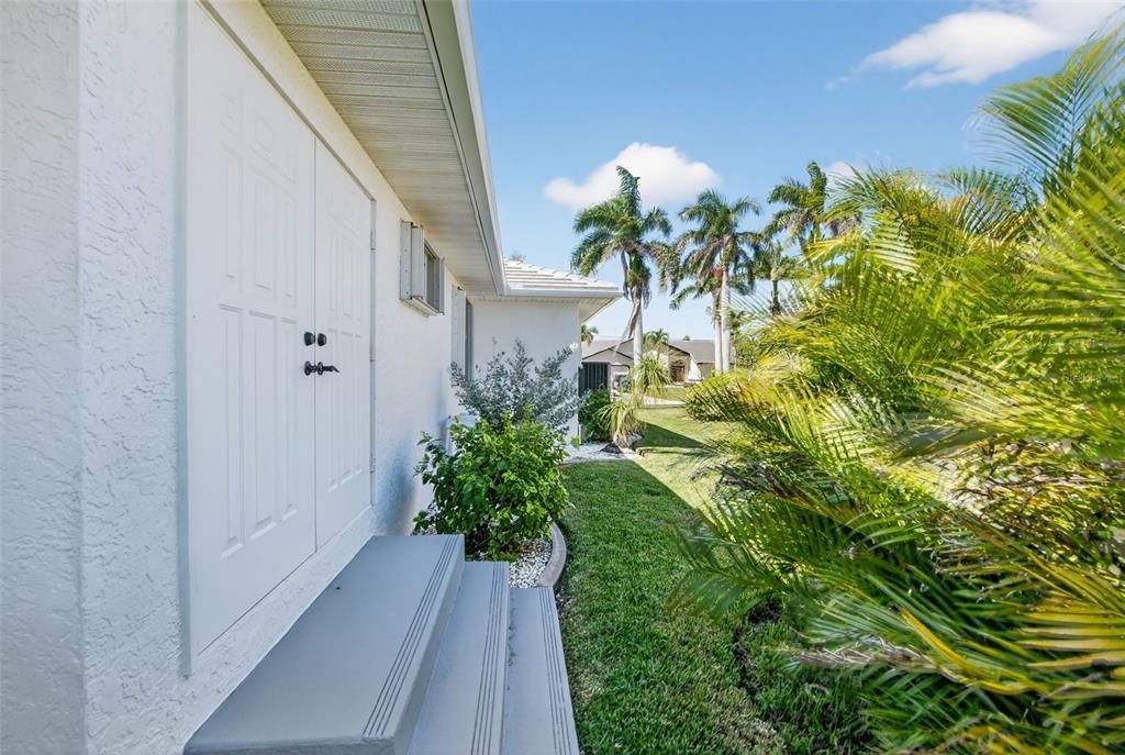 Activo con contrato: $549,000 (3 camas, 2 baños, 2316 Pies cuadrados)