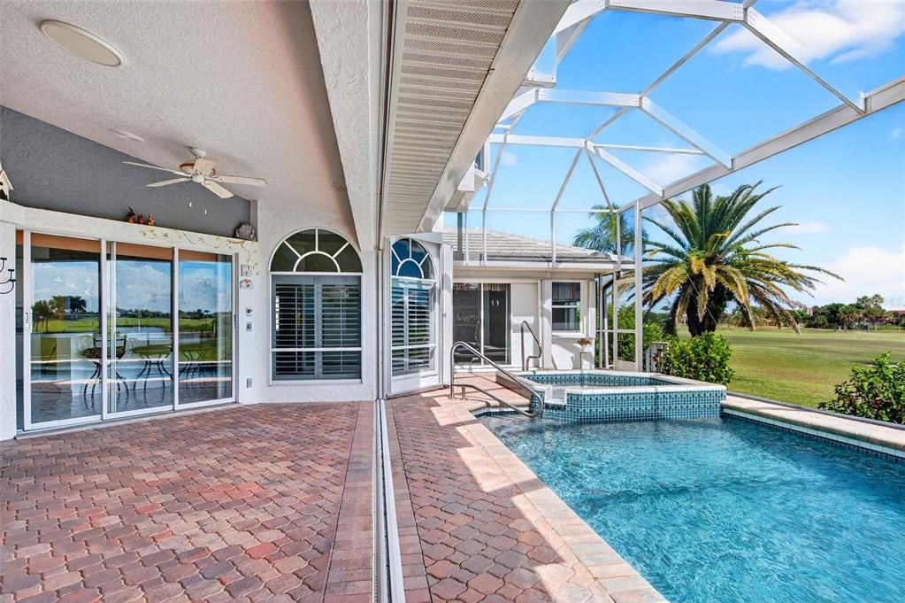 Activo con contrato: $549,000 (3 camas, 2 baños, 2316 Pies cuadrados)