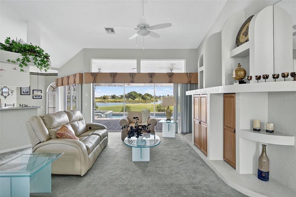 Activo con contrato: $549,000 (3 camas, 2 baños, 2316 Pies cuadrados)