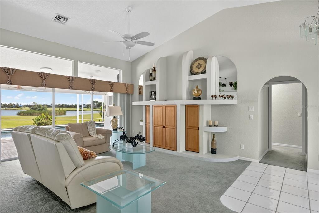 Activo con contrato: $549,000 (3 camas, 2 baños, 2316 Pies cuadrados)