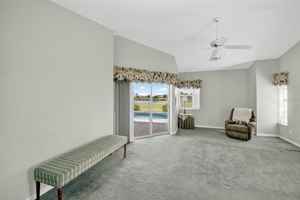 Activo con contrato: $549,000 (3 camas, 2 baños, 2316 Pies cuadrados)