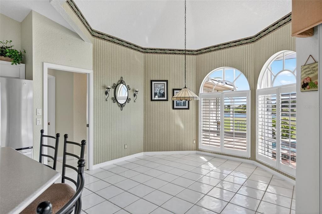 Activo con contrato: $549,000 (3 camas, 2 baños, 2316 Pies cuadrados)