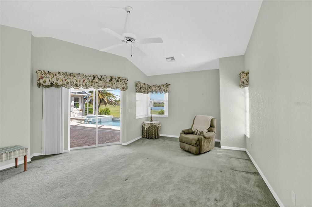 Activo con contrato: $549,000 (3 camas, 2 baños, 2316 Pies cuadrados)