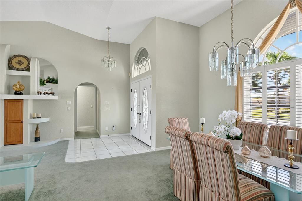 Activo con contrato: $549,000 (3 camas, 2 baños, 2316 Pies cuadrados)