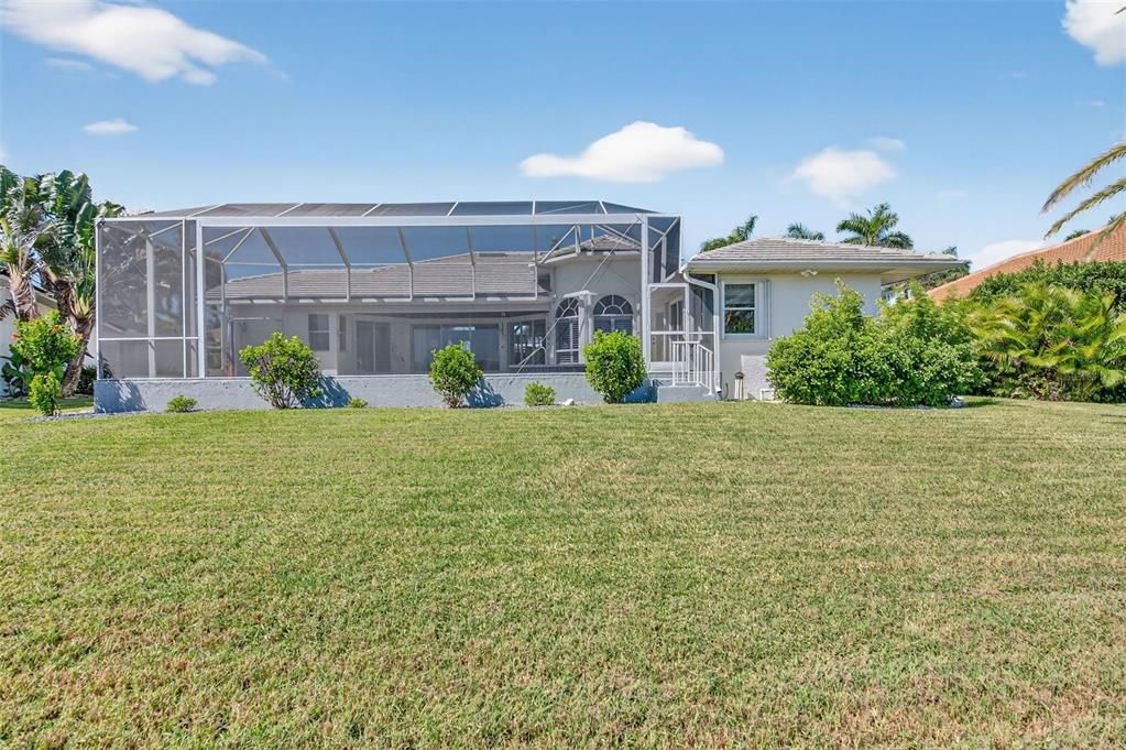 Activo con contrato: $549,000 (3 camas, 2 baños, 2316 Pies cuadrados)