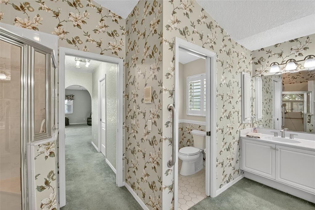 Activo con contrato: $549,000 (3 camas, 2 baños, 2316 Pies cuadrados)