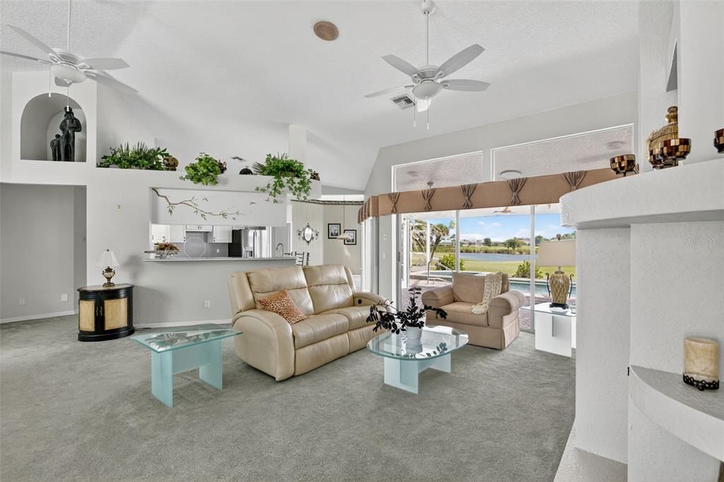 Activo con contrato: $549,000 (3 camas, 2 baños, 2316 Pies cuadrados)