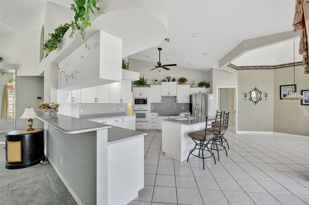 Activo con contrato: $549,000 (3 camas, 2 baños, 2316 Pies cuadrados)