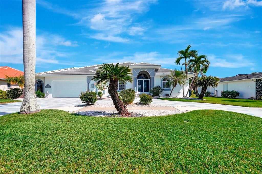 Activo con contrato: $549,000 (3 camas, 2 baños, 2316 Pies cuadrados)