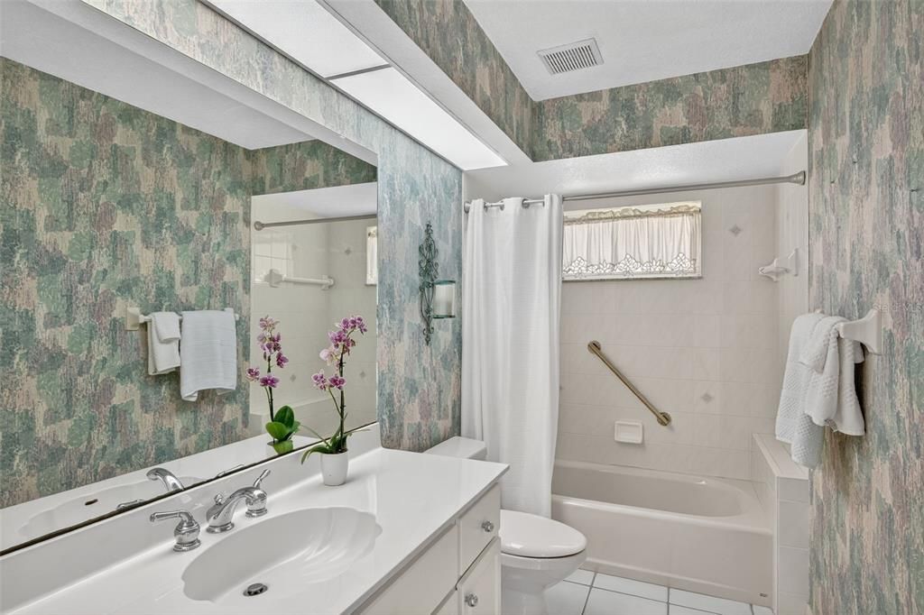 Activo con contrato: $549,000 (3 camas, 2 baños, 2316 Pies cuadrados)