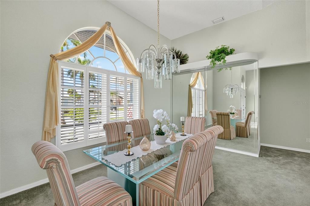 Activo con contrato: $549,000 (3 camas, 2 baños, 2316 Pies cuadrados)