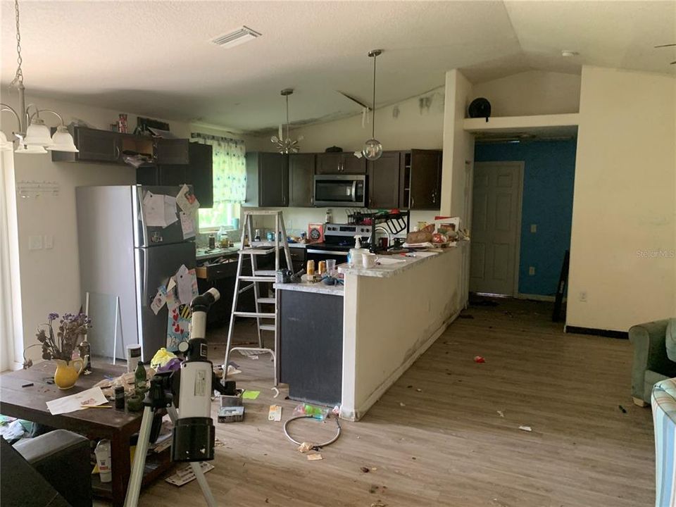 For Sale: $150,000 (3 beds, 2 baths, 1360 Square Feet)