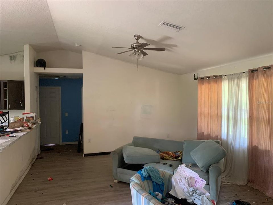 For Sale: $150,000 (3 beds, 2 baths, 1360 Square Feet)