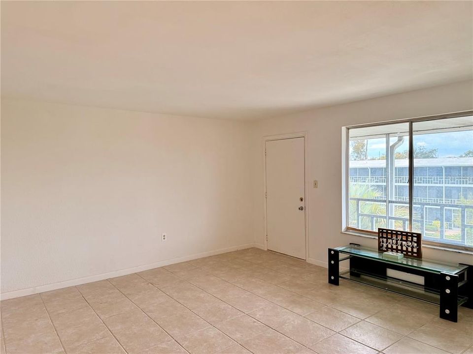 Activo con contrato: $95,000 (2 camas, 1 baños, 840 Pies cuadrados)