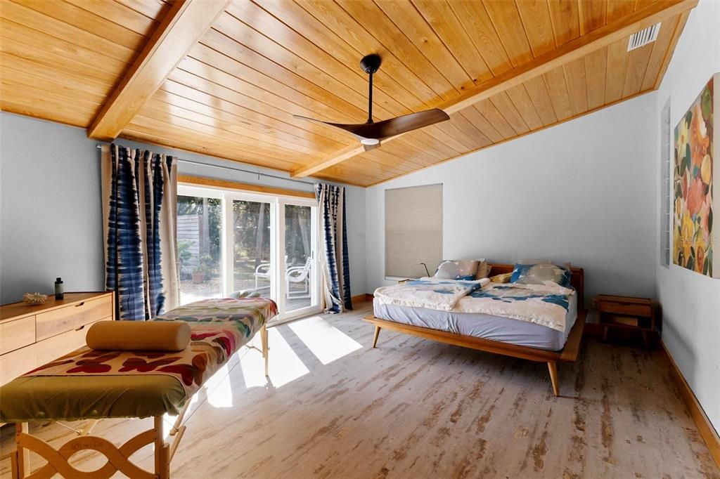 En Venta: $1,099,000 (3 camas, 2 baños, 3310 Pies cuadrados)