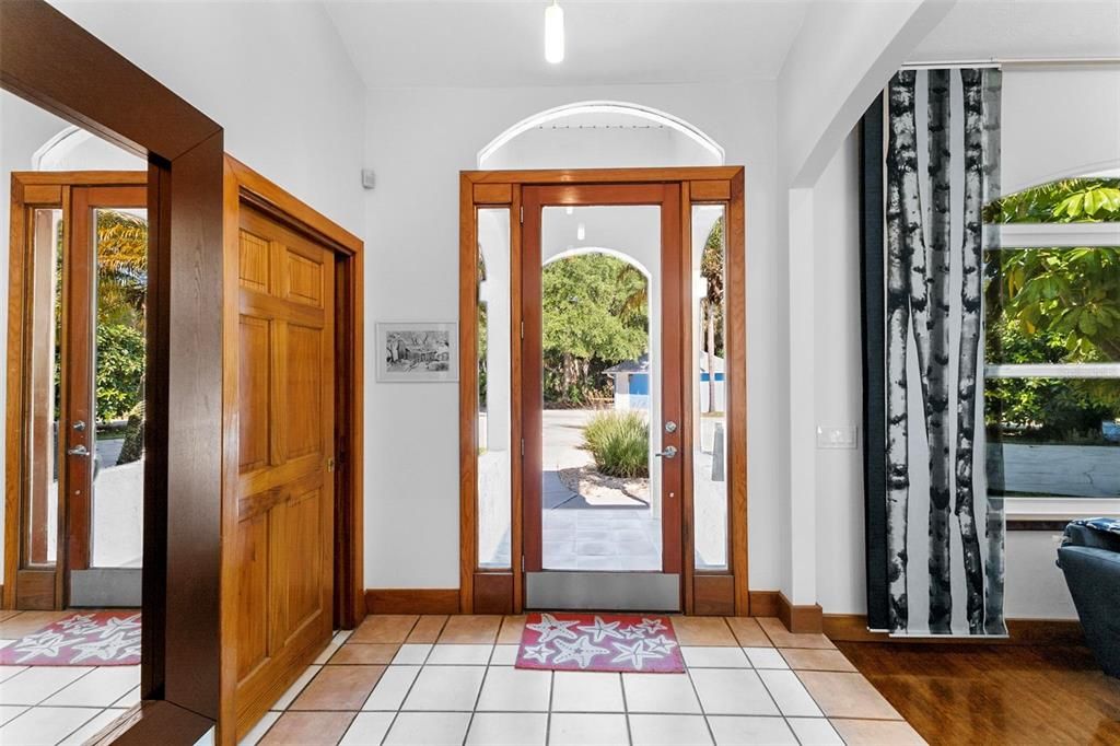 En Venta: $1,099,000 (3 camas, 2 baños, 3310 Pies cuadrados)