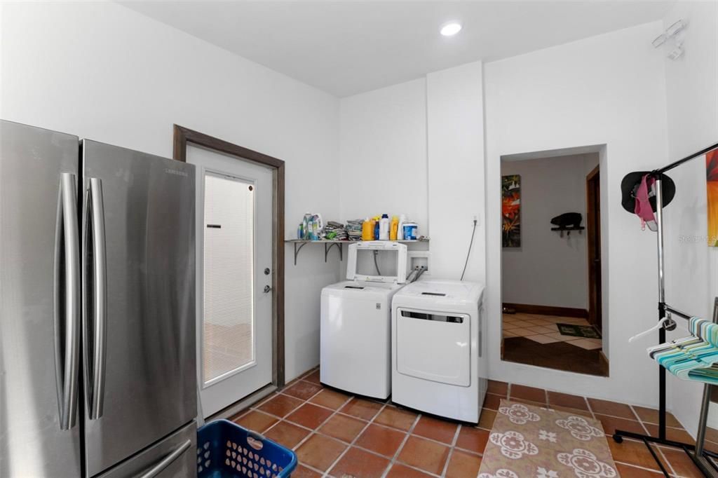 En Venta: $1,099,000 (3 camas, 2 baños, 3310 Pies cuadrados)