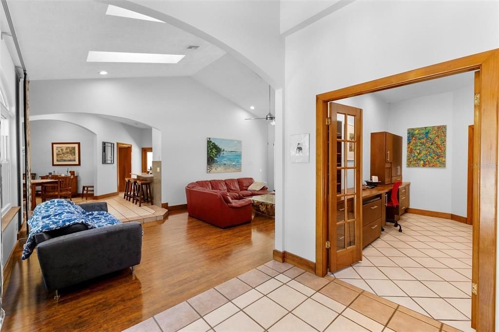 En Venta: $1,099,000 (3 camas, 2 baños, 3310 Pies cuadrados)