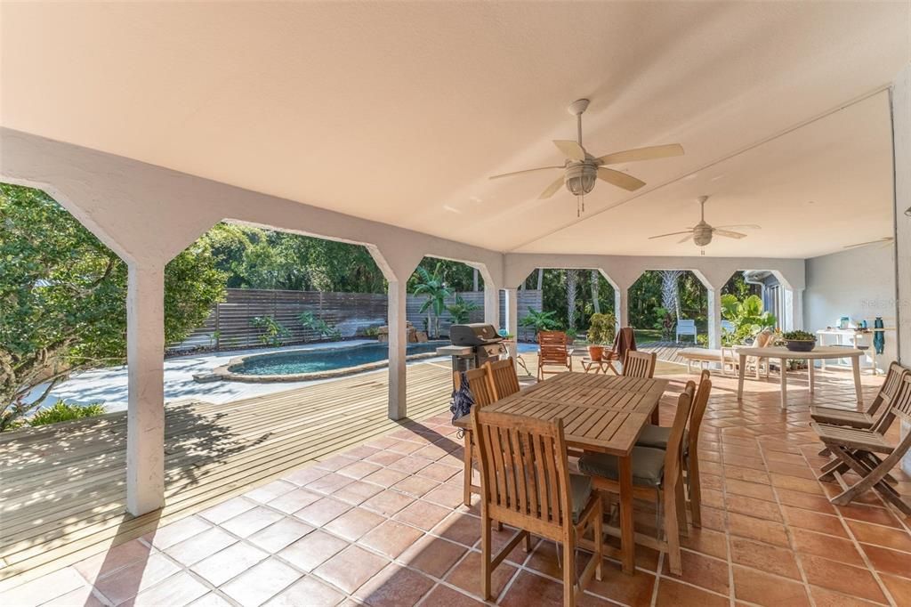 En Venta: $1,099,000 (3 camas, 2 baños, 3310 Pies cuadrados)