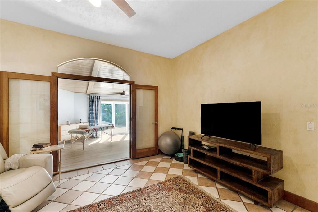 En Venta: $1,099,000 (3 camas, 2 baños, 3310 Pies cuadrados)