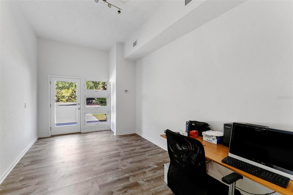 En Venta: $1,099,000 (3 camas, 2 baños, 3310 Pies cuadrados)