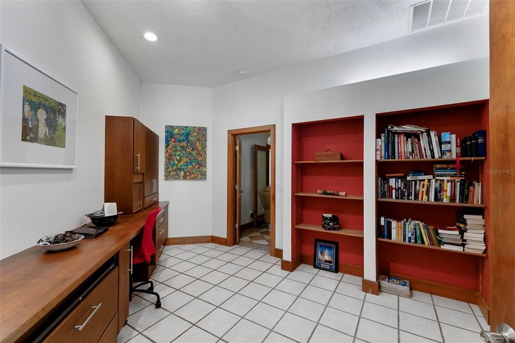 En Venta: $1,099,000 (3 camas, 2 baños, 3310 Pies cuadrados)